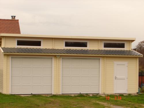 Garage en Bois avec deux portes basculantes et une porte de service